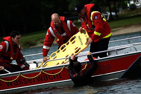 DRK-Journalistencamp Xanten “Brand auf einem Ausflugsdampfer“ DRK-Journalistencamp Xanten “Brand auf einem Ausflugsdampfer“